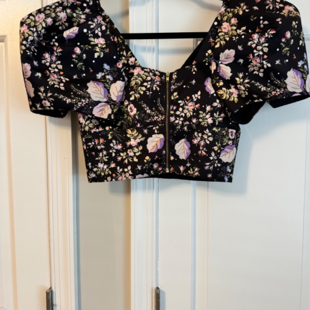 AMUR Sedona Floral Puff Sleeve Crop Top - Picture 4 of 5